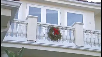 Một phim chachongnangdau cô gái tóc đỏ người phụ nữ mang theo một người đàn ông trẻ,