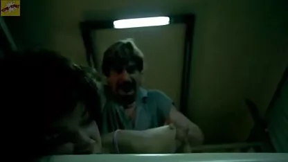 Cô gái tóc tối đã đem lại cho người đàn ông phim loan luan bo va con dau của cô ấy cơ thể