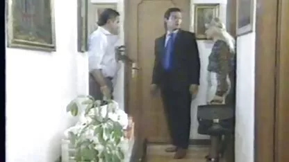 Các cặp vợ chồng mời một cô gái xem phim sex cha chong va nang dau da trắng có một tập thể