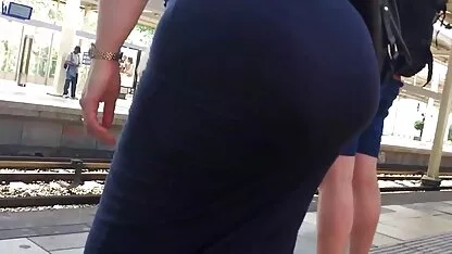 Cười với cô gái phim cap 3 bo chong con dau tóc vàng