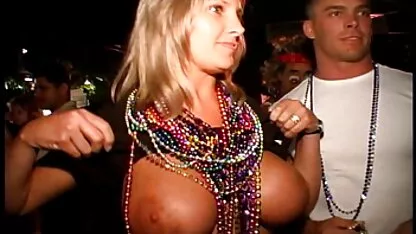 Tôi trồng một cô gái xem phim sex cha chong con dau tóc vàng ở dương vật trong căn hộ mới