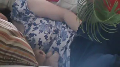 Ông cưỡi trên phimsetchachong một cô gái trẻ