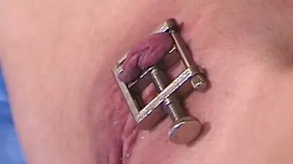 Cành non thay phimsex cha chong thế tất cả các lỗ ở dưới cùng của dương vật của đàn ông