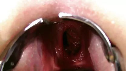 Các cô gái đã tắt cô ấy, quần short và với hai tay mát xa của người đàn ông que xem phim se x loan luan bo chong nang dau trong thiên nhiên