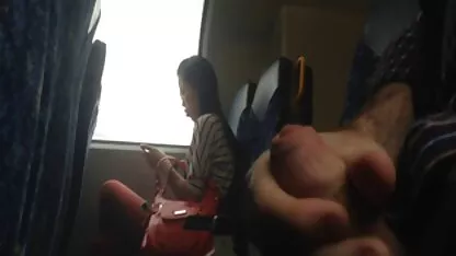 Krala và coi phim cha chong nang dau người yêu của mình bằng các hồ bơi