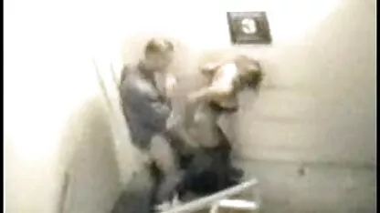 Các người mẫu được thực hiện theo cách của mình qua giường phimxet bo chong lang dau